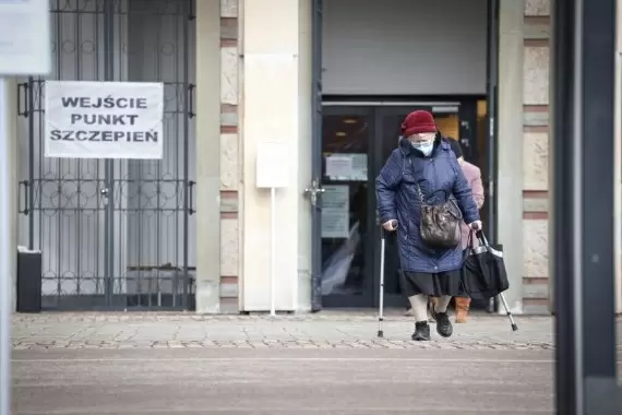 Poland eases curbs, reintroduces quarantine for travellers